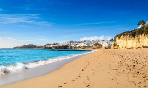 Albufeira an der Algarve als Reiseziel während des Wellnessurlaubs
