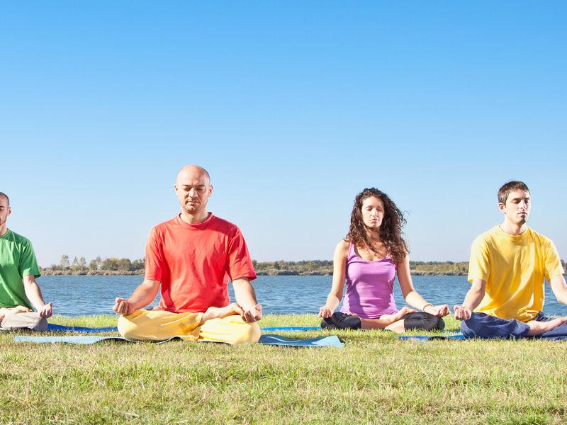 Auf einer Yoga-Gruppenreise Traumziele entdecken und Entspannen