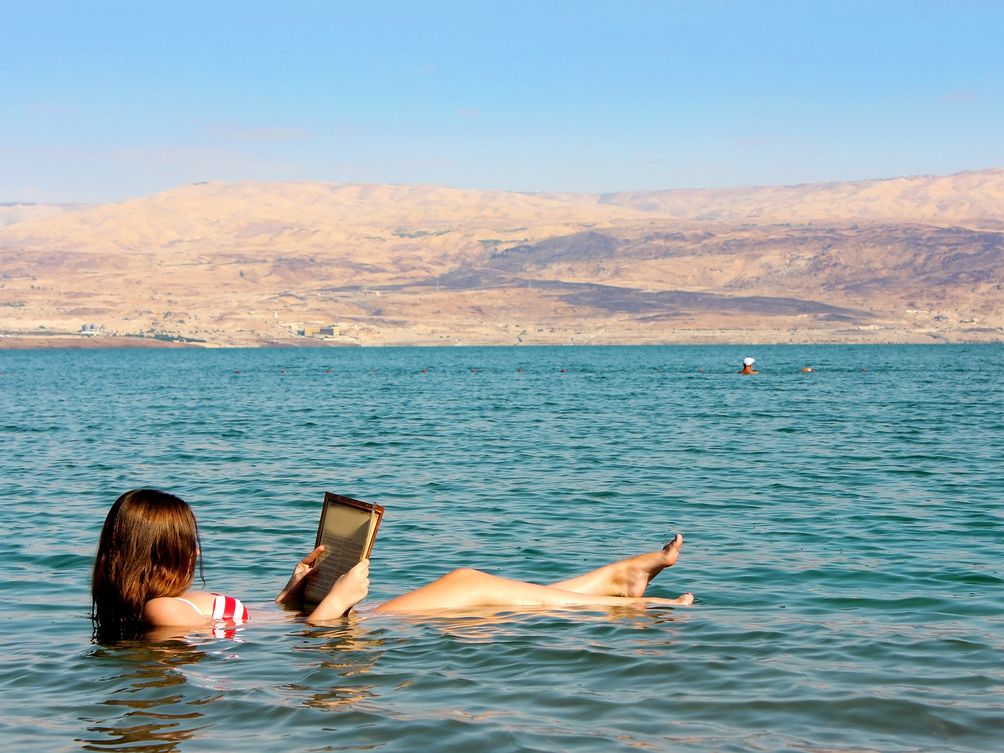 Floating im Toten Meer in Israel