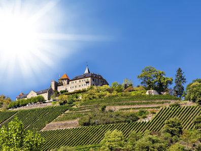 Schloss Eberstein thront auf einem Berg