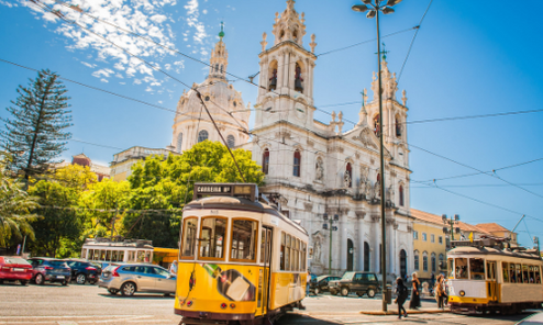 Gelbe Tram in Lissabon, Portugal - Reiseziel beim Wellness