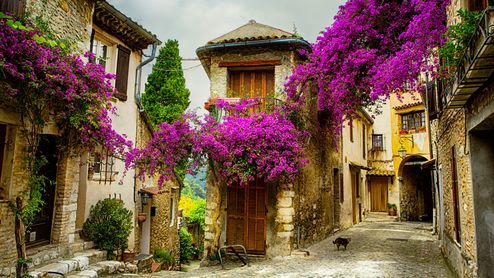 Eine wunderschöne alte Kleinstadt in der Provence