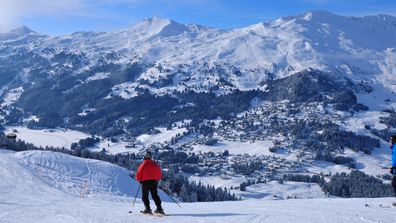 Das Skigebiet Weisshorn in Lenzerheide bei Schnee im Winter.