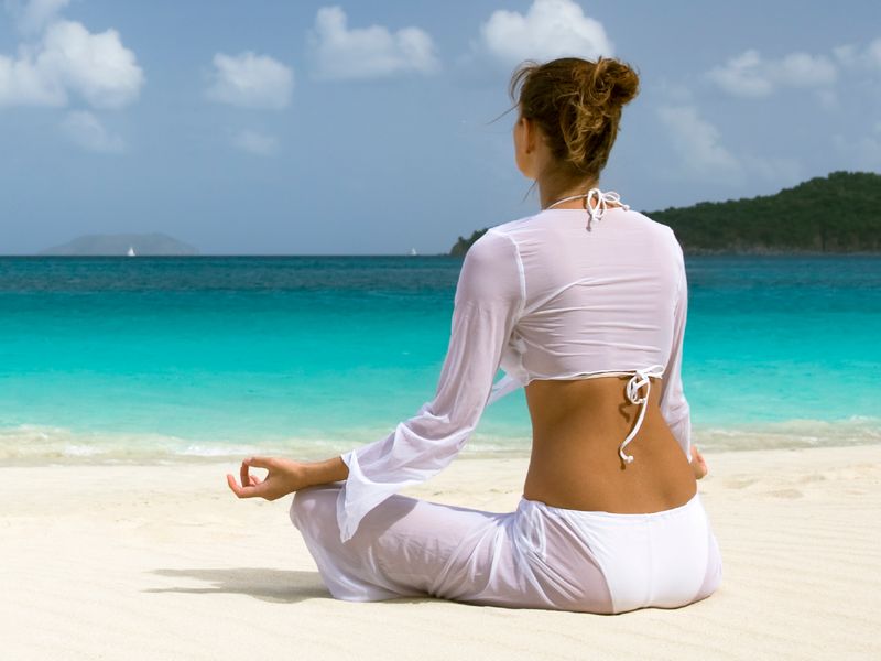 Yoga Urlaub in Asien am Strand