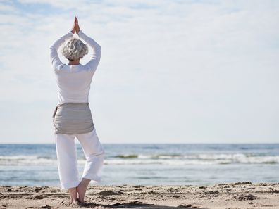 Yoga-Kurs als Angebot im Spa Hotel während des Wellnessurlaubs in Ostfriesland