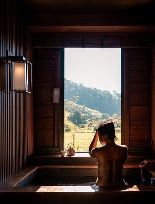 Eine Sauna mit schönem Bergblick