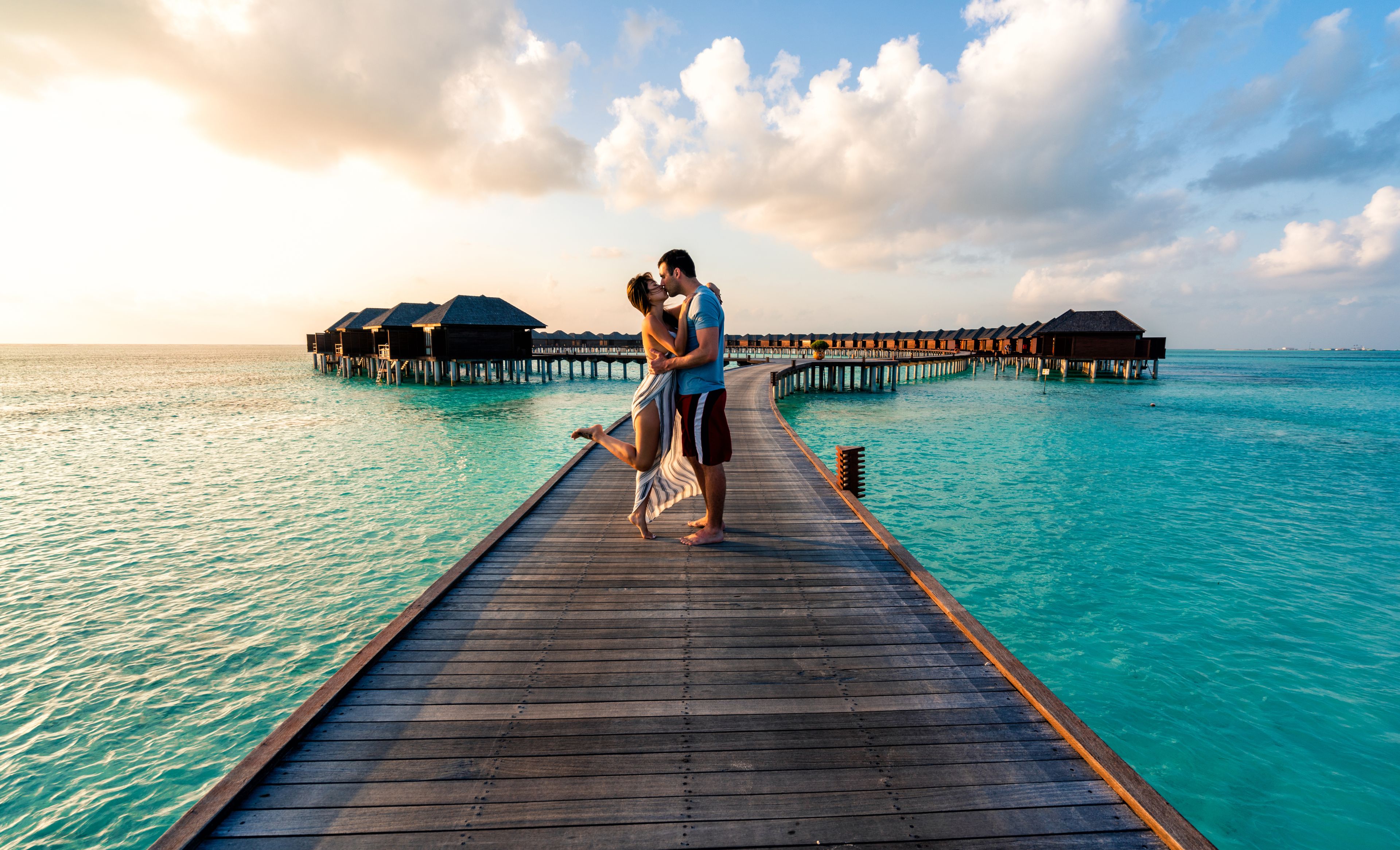 Küssender Paar in den Malediven