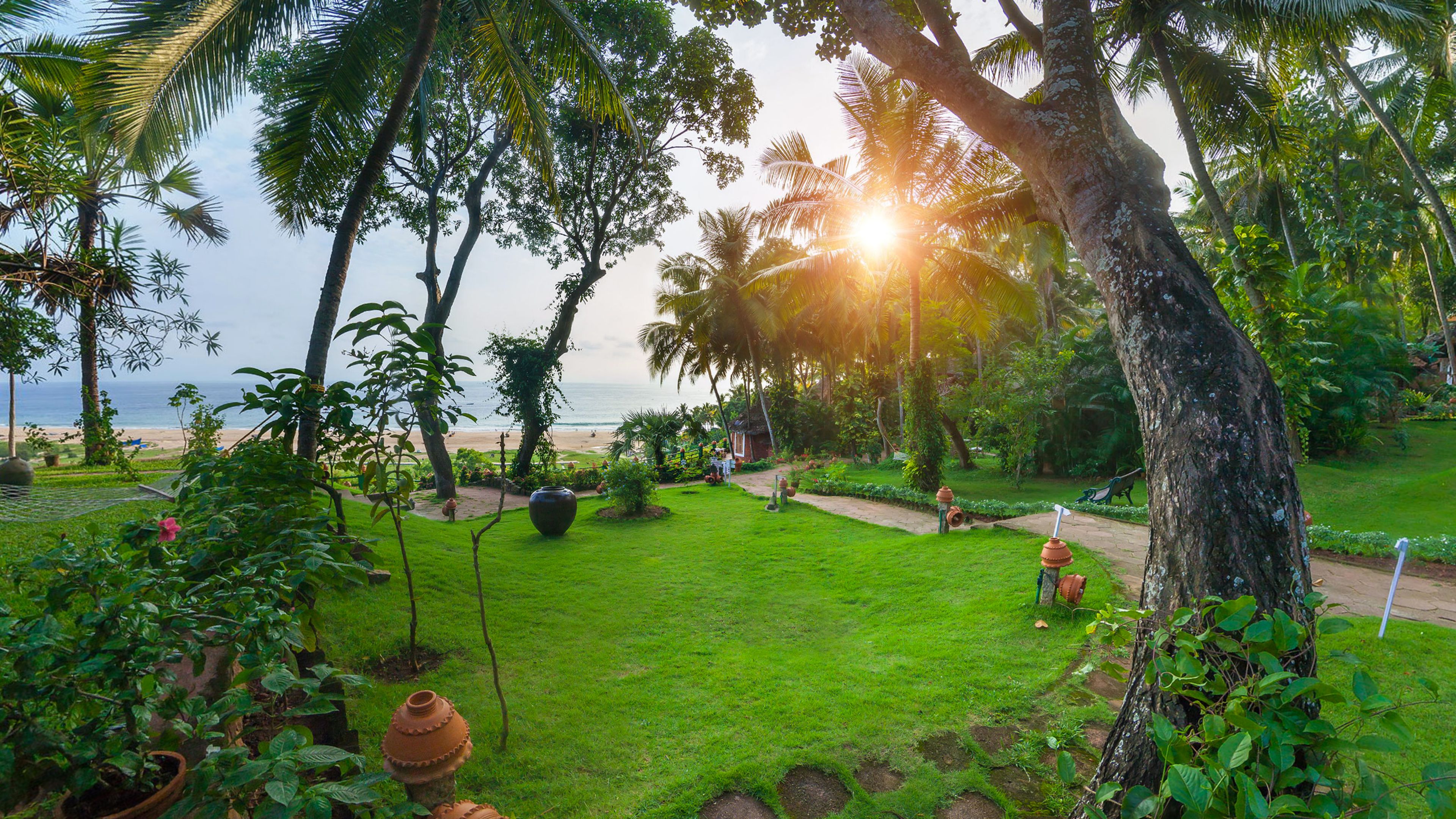 Ayurveda in Kerala Ayurveda & yoga retreats met SpaDreams