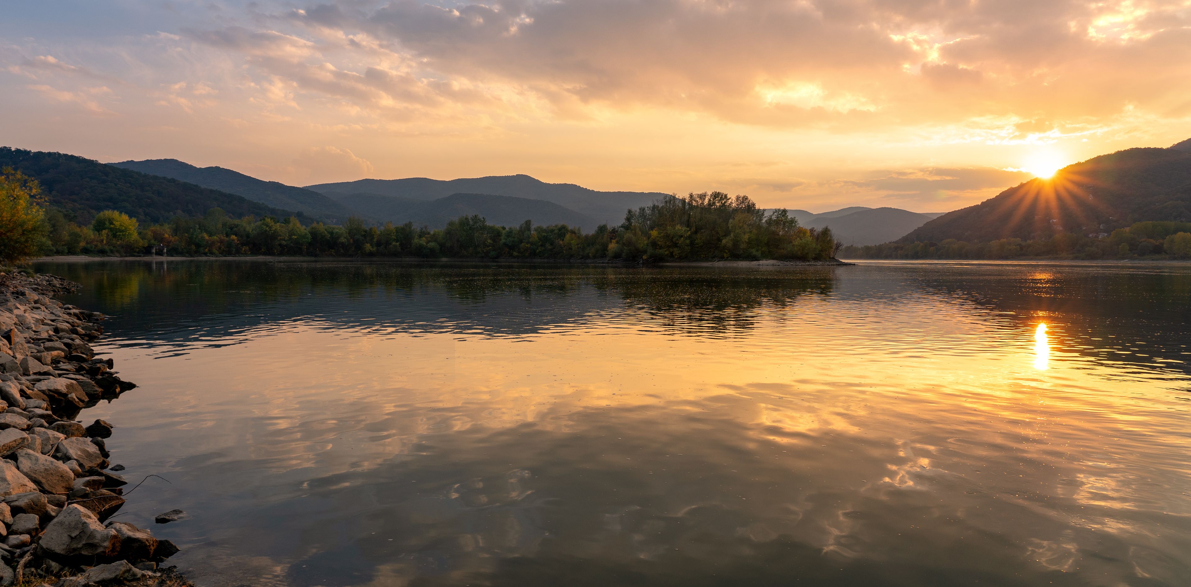 Zachód słońca nad Dunajem