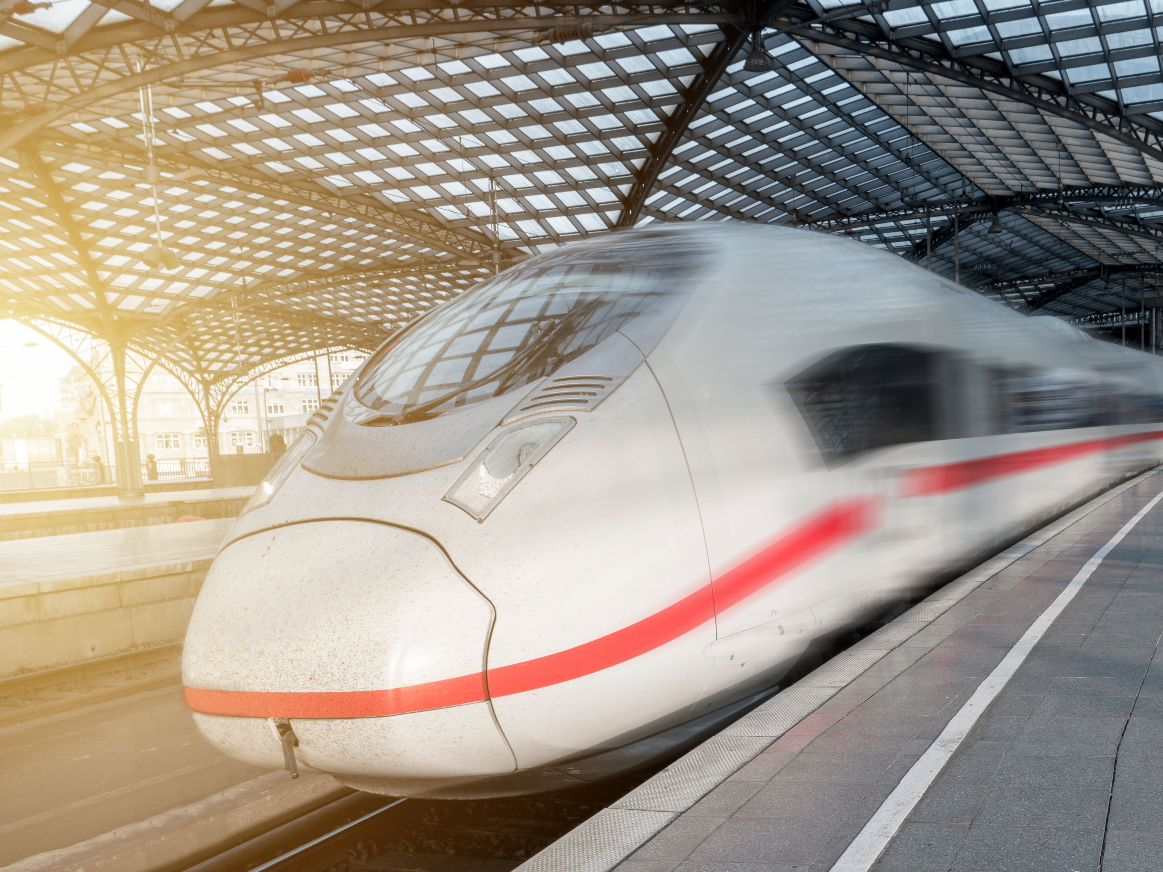 Ein ICE bei der Abfahrt