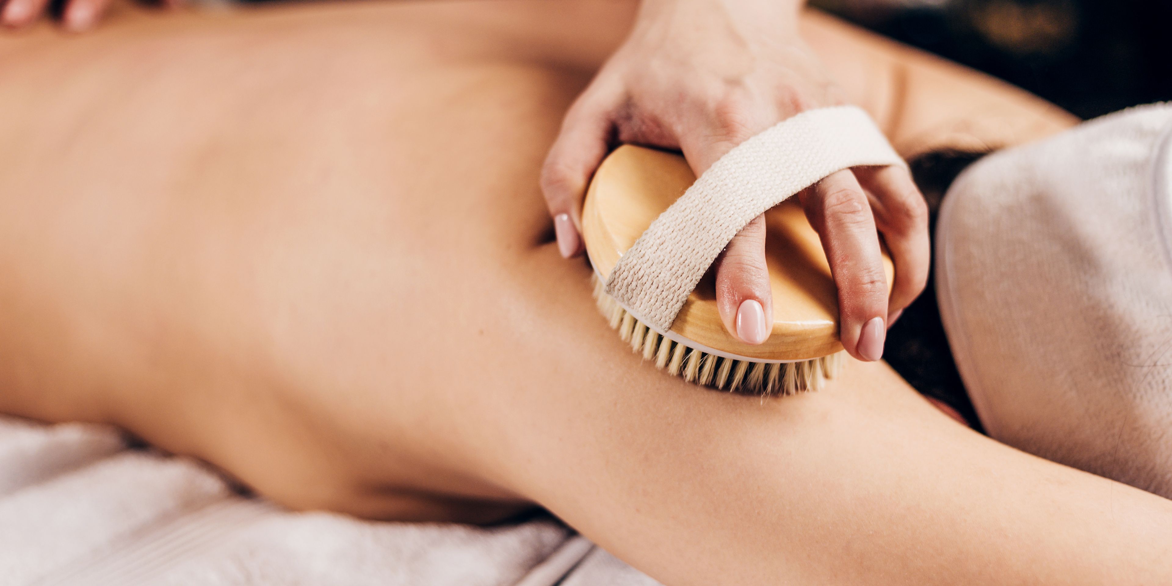 Anti Cellulite Massage mit Bürste