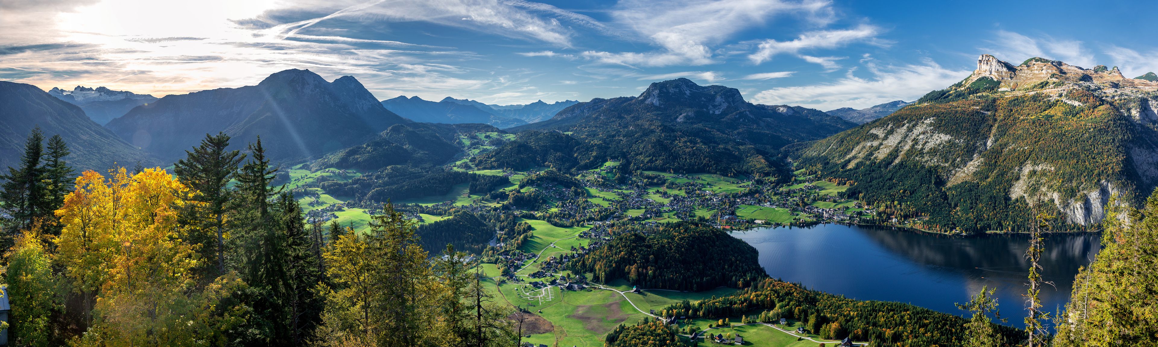 Blick auf die Berge Österreichs und einen schönen Bergsee