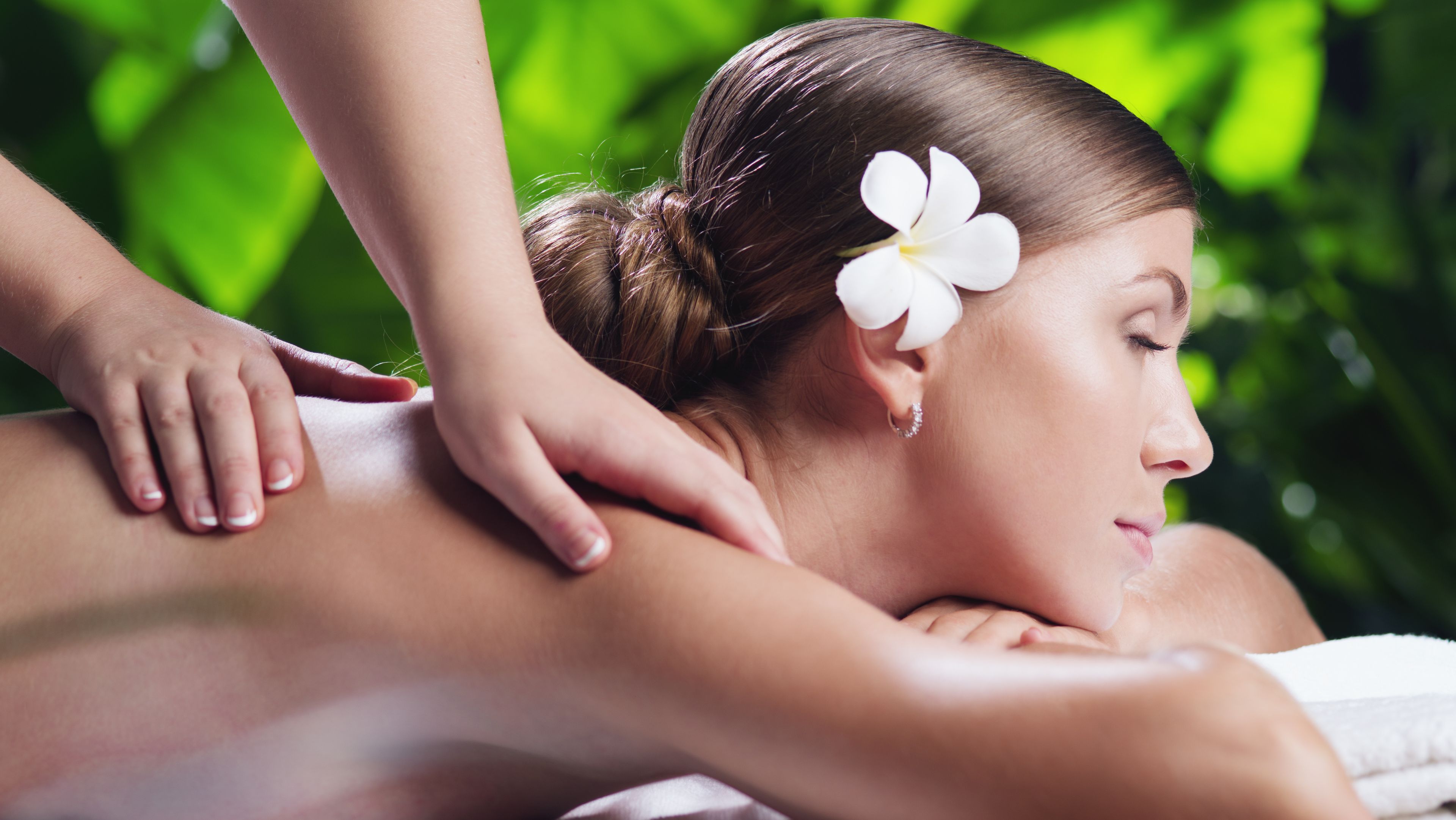A woman gets a Thai massage