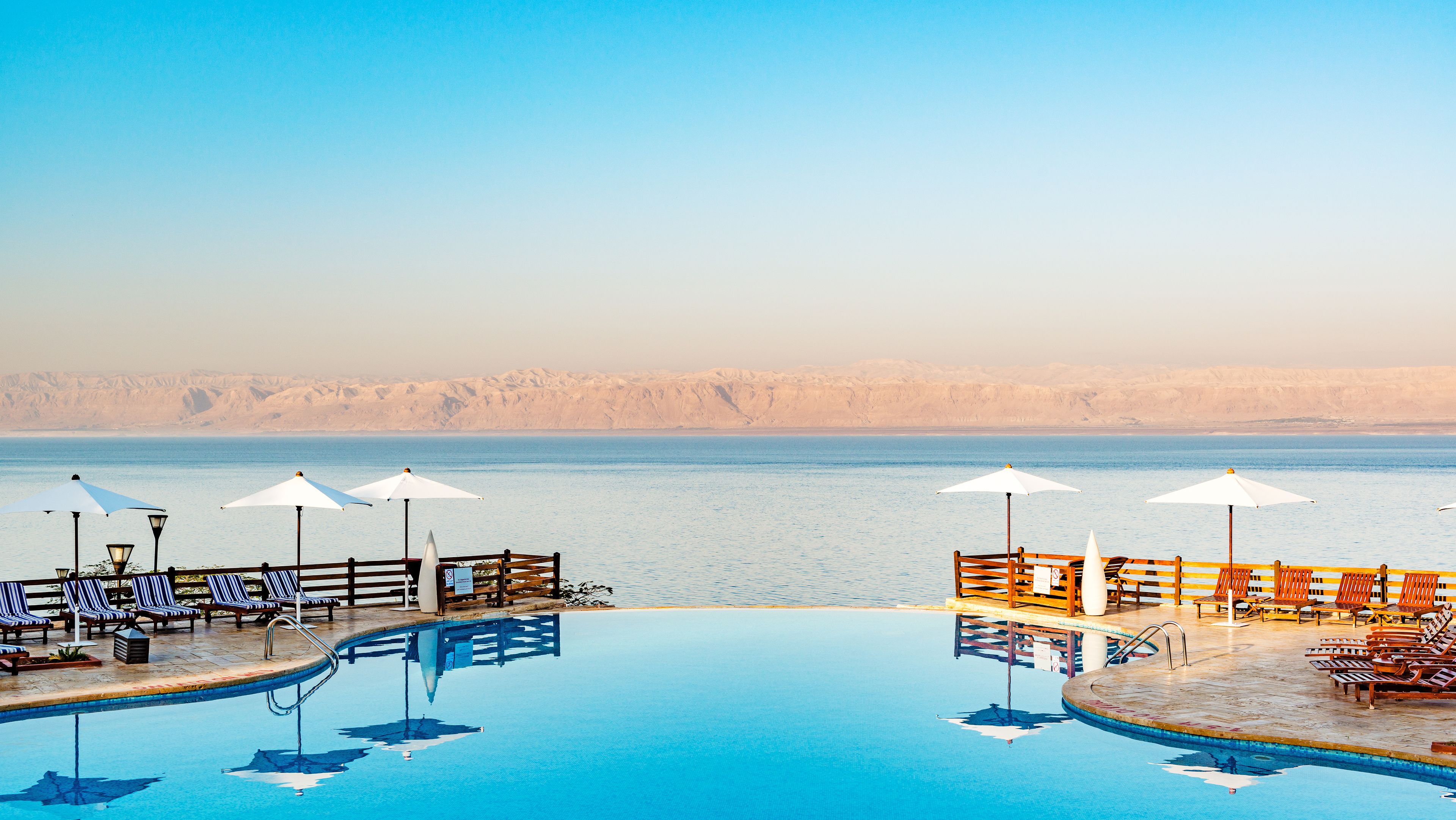 Hotel con piscina en Jordania