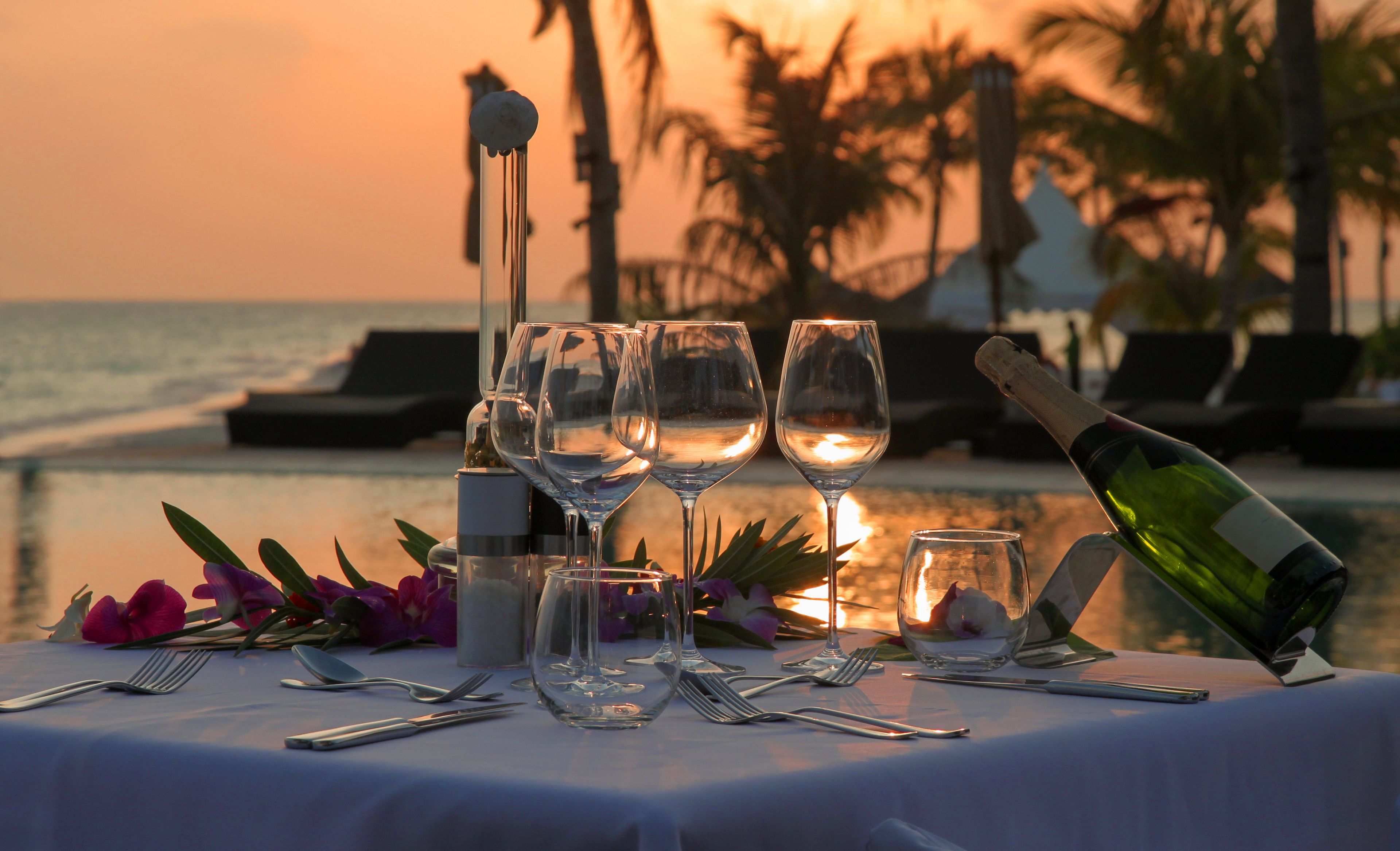 Intimes Abendessen am Strand