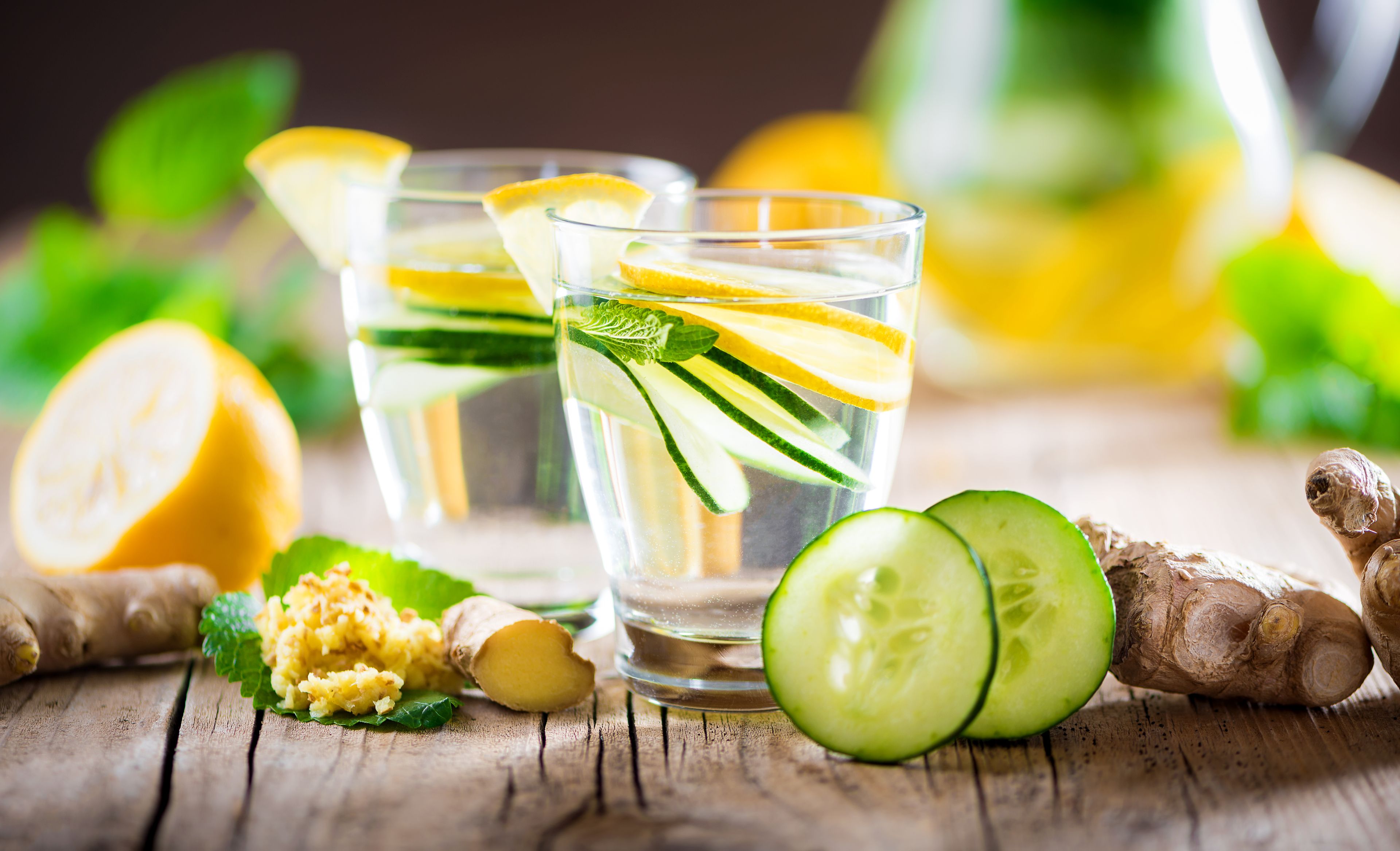 Detox Getränk und Zutaten