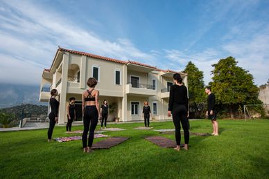 Yoga Skyros Academy Retreats & Workshops  Griechenland