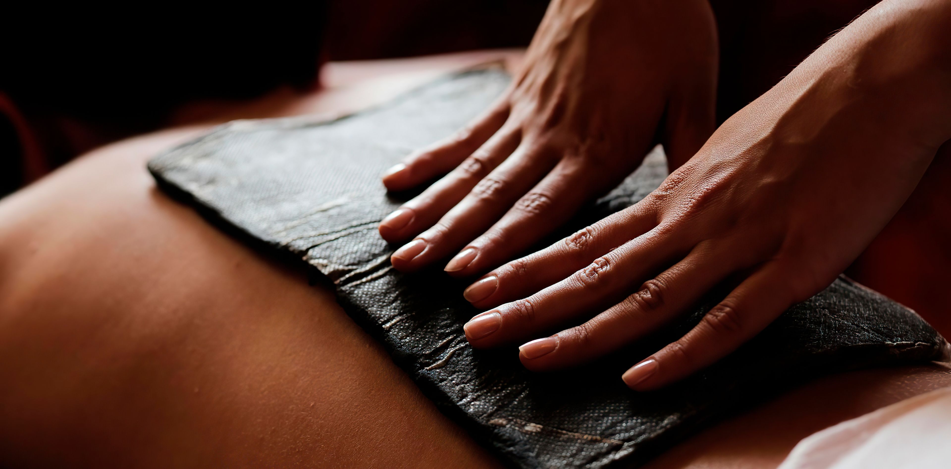 Massage with fango compress