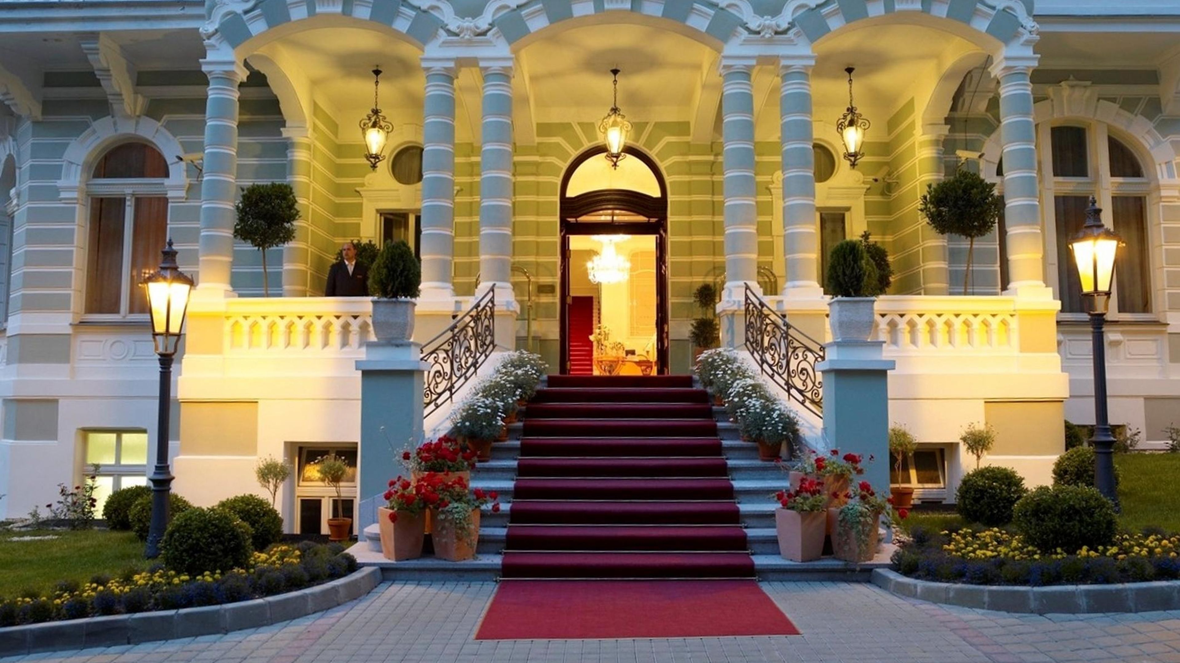 Savoy Westend Hotel