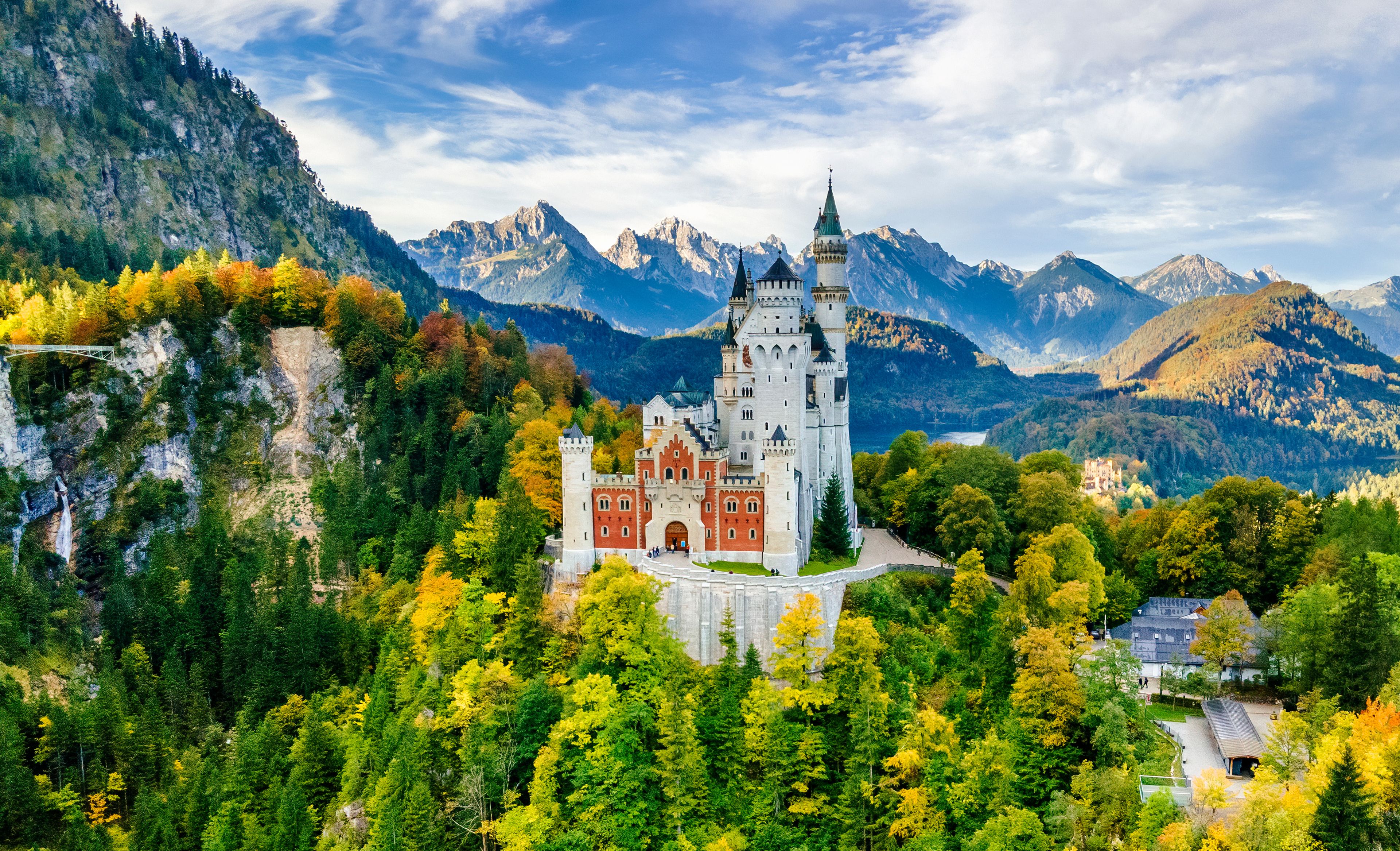 Schloss Neuschwanstein im beginnenden Herbst