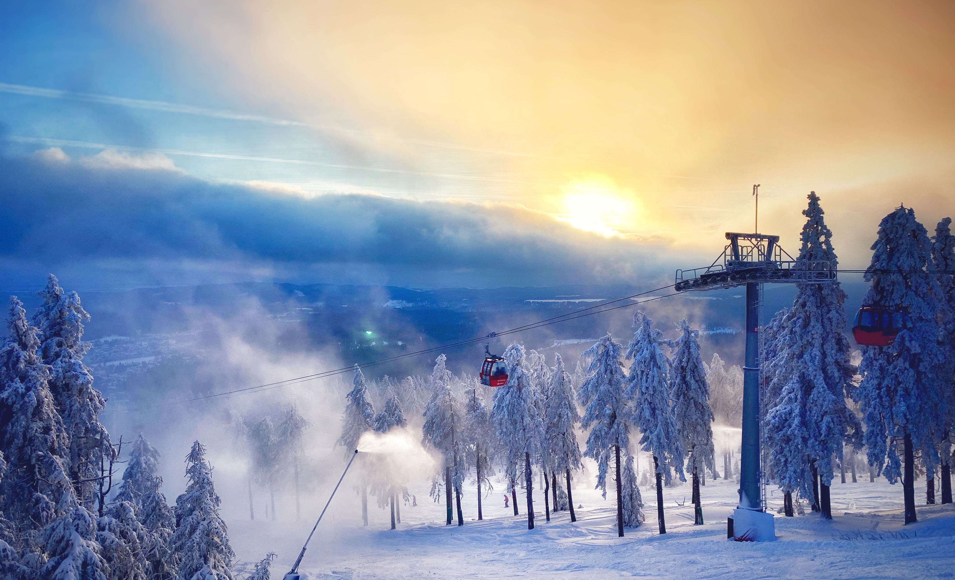 Zonsondergang in de besneeuwde Harz