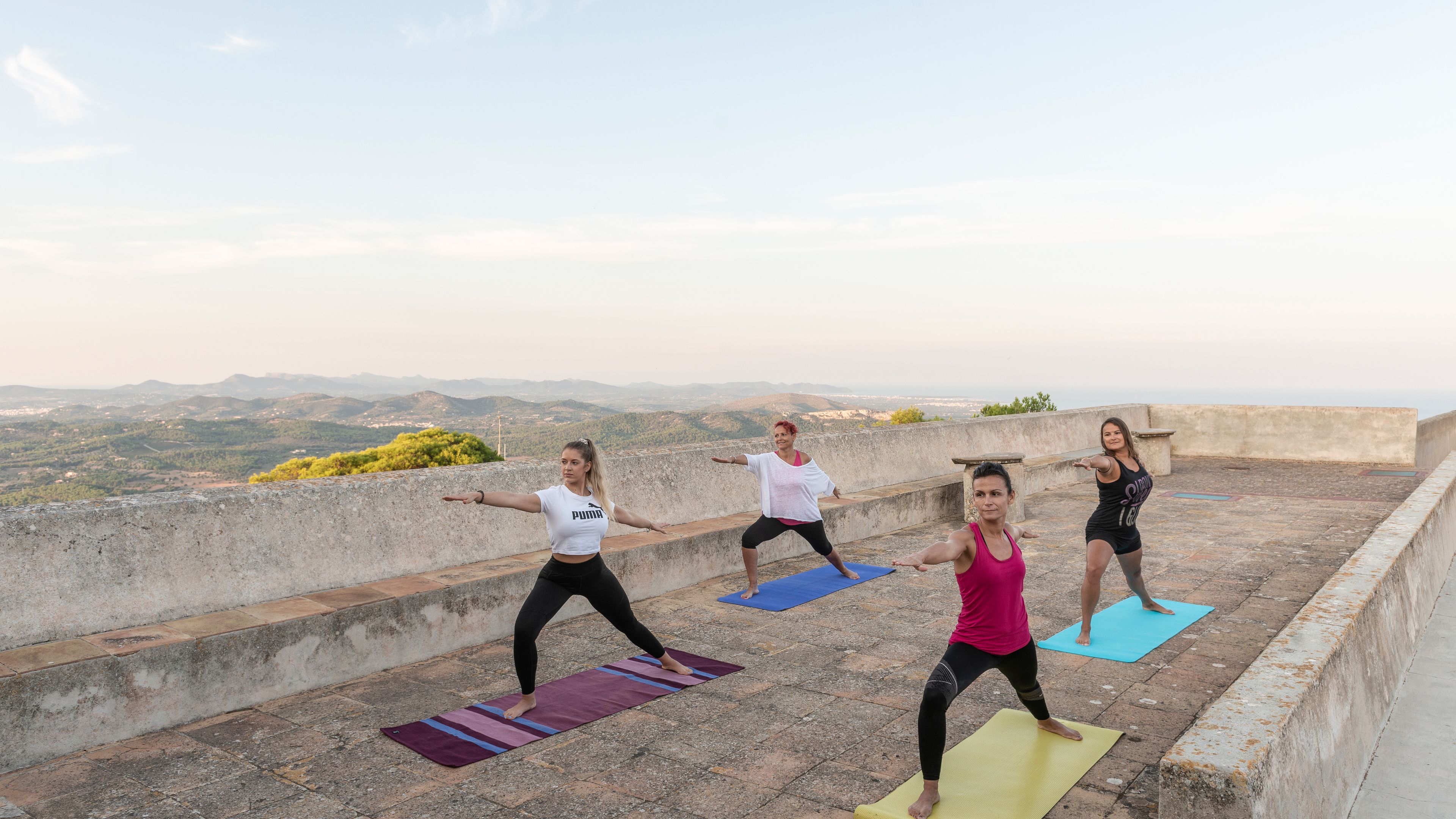 Yoga im Kloster Sant Salvador