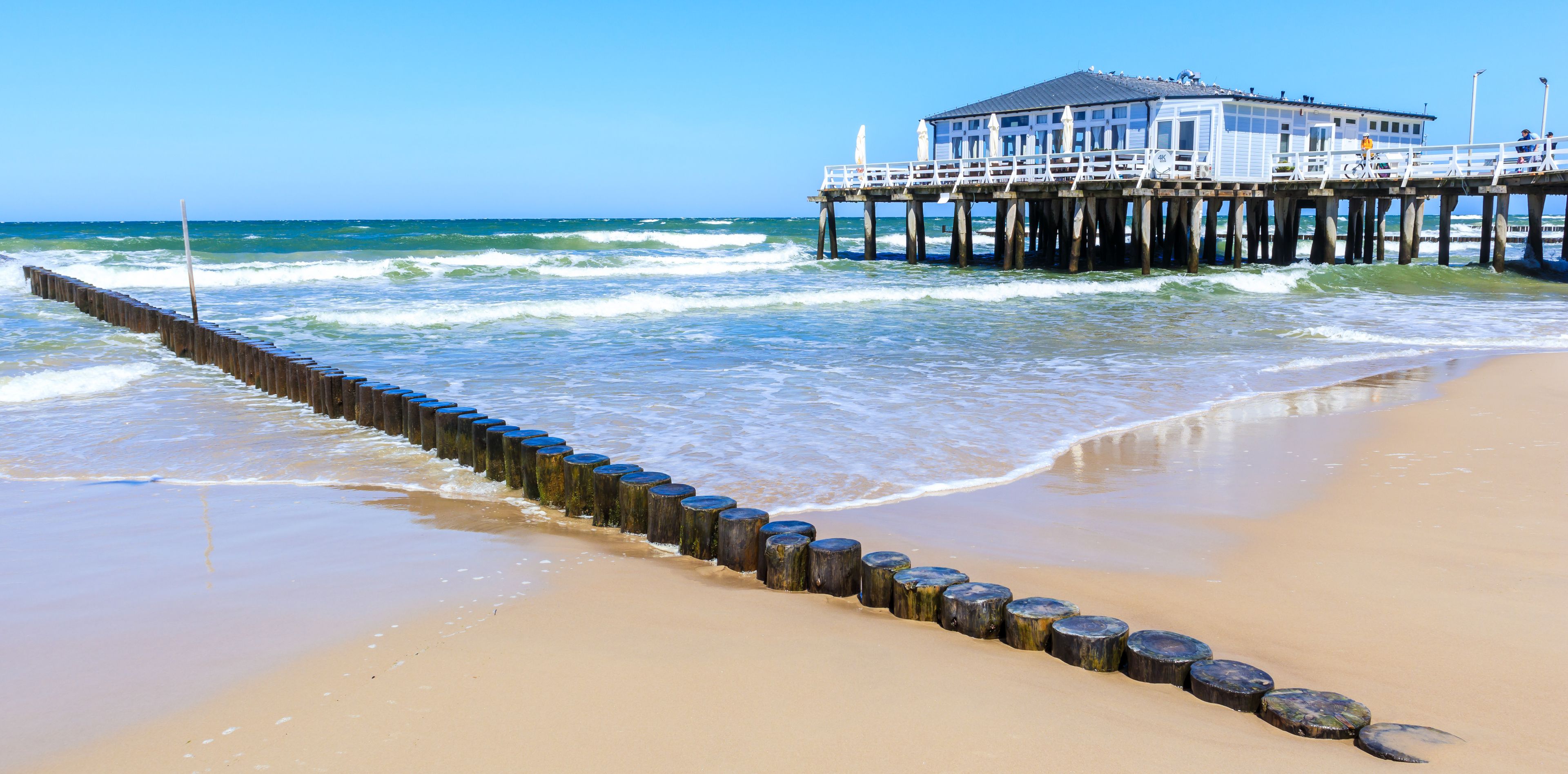 Pier am Strand von Ustronie Morskie